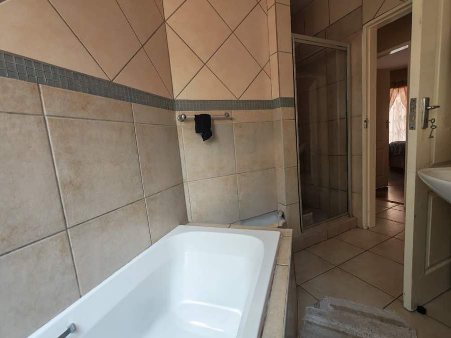 2 Bedroom Property for Sale in Rustenburg Central North West